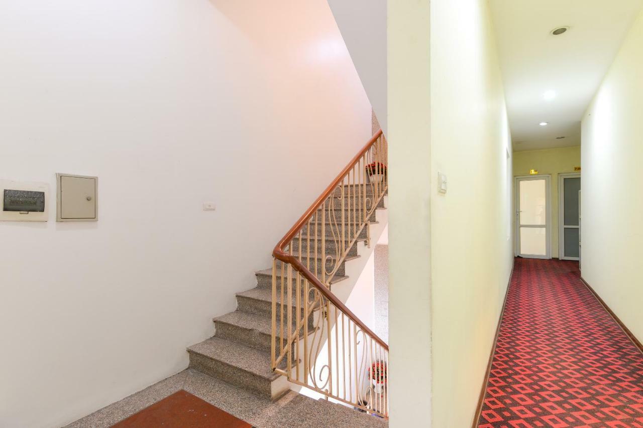Oyo 279 West Lake Hotel Ханой Экстерьер фото