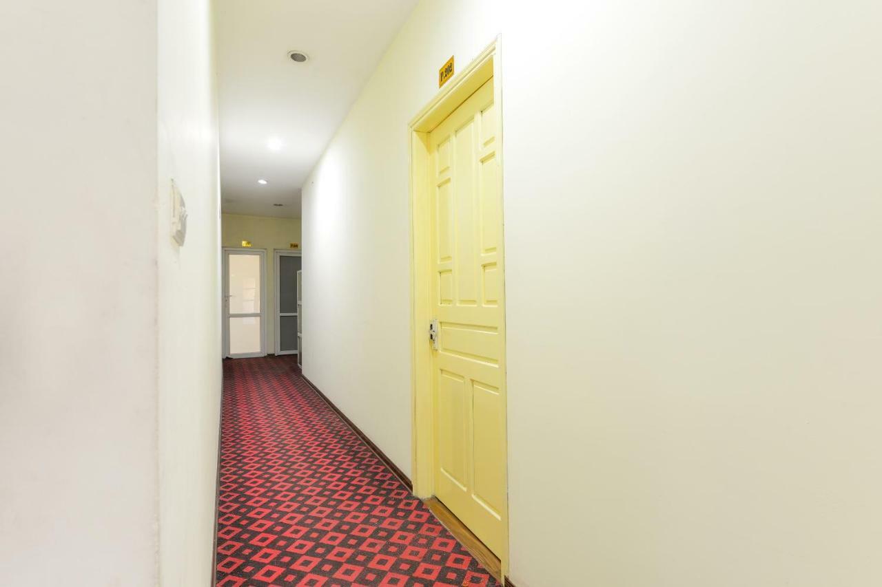 Oyo 279 West Lake Hotel Ханой Экстерьер фото